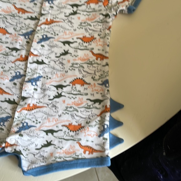 Carters one piece short outfit with dinosaurs size 18 months - Picture 3 of 6